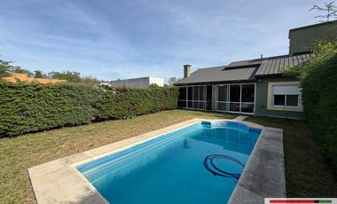Venta Monte Grande Barrio Mirasoles Casa de 2 dormitorios quincho y piscina