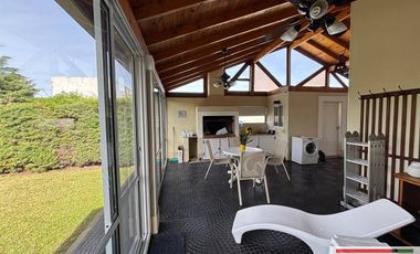 Venta Monte Grande Barrio Mirasoles Casa de 2 dormitorios quincho y piscina