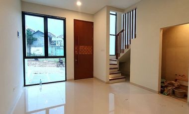JAP064 New Townhouse 2 Lt Modern Minimalis di Jagakarsa, Jakarta