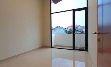 JAP064 New Townhouse 2 Lt Modern Minimalis di Jagakarsa, Jakarta