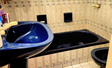 Casa con garage, patio y gran terraza