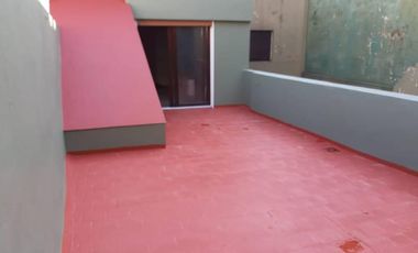 Casa con garage, patio y gran terraza