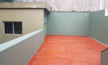 Casa con garage, patio y gran terraza