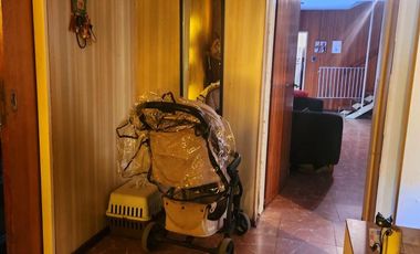 Casa con garage, patio y gran terraza