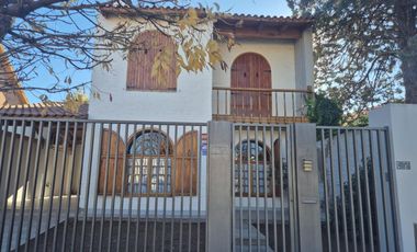 Centricos Casa y Salón en VENTA en General Roca, Río Negro