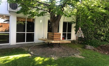 Centricos Casa y Salón en VENTA en General Roca, Río Negro