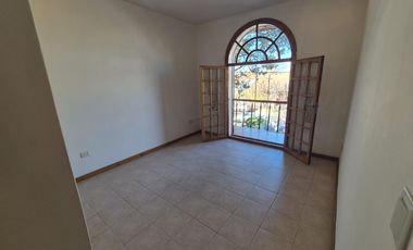 Centricos Casa y Salón en VENTA en General Roca, Río Negro