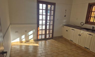 Centricos Casa y Salón en VENTA en General Roca, Río Negro