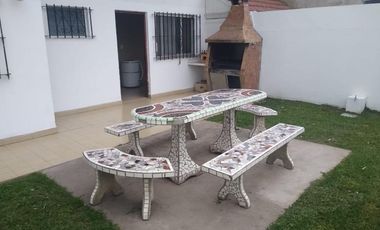 Casa en alquiler temporario - 4 Dormitorios 2 Baños - Mar del Plata