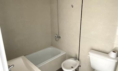 Venta de Departamento de 2 ambientes en Wilde con patio y cochera opcional (24324)