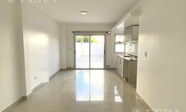 Venta de Departamento de 2 ambientes en Wilde con patio y cochera opcional (24324)