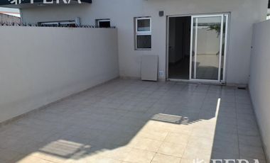 Venta de Departamento de 2 ambientes en Wilde con patio y cochera opcional (24324)