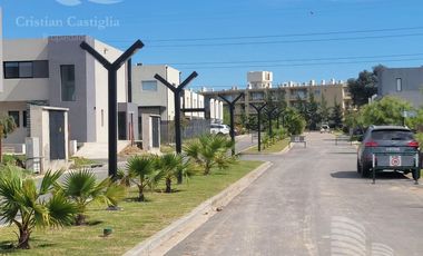 Luminosa Casa en Venta / Spring Park - Pilar