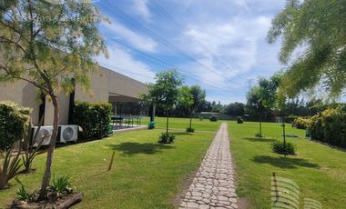 Luminosa Casa en Venta / Spring Park - Pilar