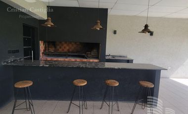 Luminosa Casa en Venta / Spring Park - Pilar