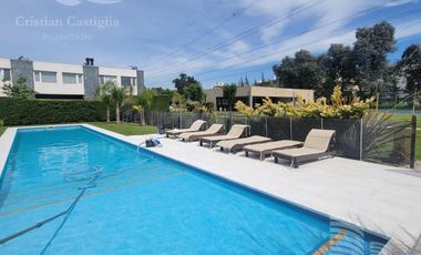 Luminosa Casa en Venta / Spring Park - Pilar