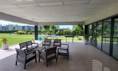 Luminosa Casa en Venta / Spring Park - Pilar