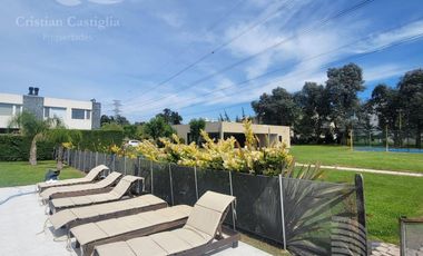 Luminosa Casa en Venta / Spring Park - Pilar