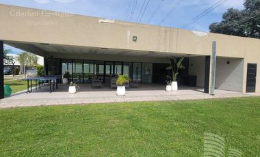 Luminosa Casa en Venta / Spring Park - Pilar