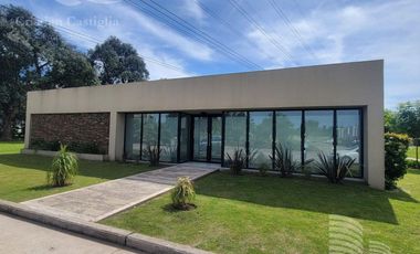 Luminosa Casa en Venta / Spring Park - Pilar