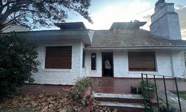 Casa en venta - 4 Dormitorios 2 Baños - Mar del Plata