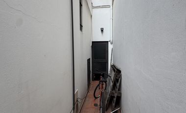 Venta casa 5 ambientes con cochera y quincho en Wilde