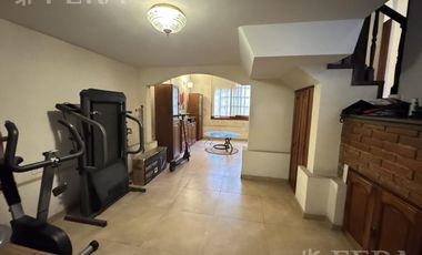 Venta casa 5 ambientes con cochera y quincho en Wilde