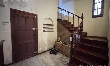 Venta casa 5 ambientes con cochera y quincho en Wilde