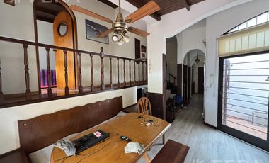 Venta casa 5 ambientes con cochera y quincho en Wilde