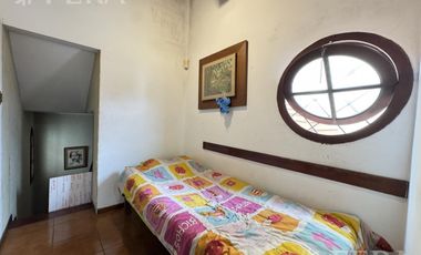 Venta casa 5 ambientes con cochera y quincho en Wilde