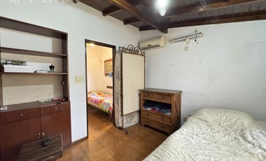 Venta casa 5 ambientes con cochera y quincho en Wilde