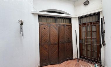 Venta casa 5 ambientes con cochera y quincho en Wilde