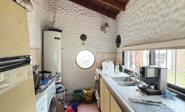 Venta casa 5 ambientes con cochera y quincho en Wilde