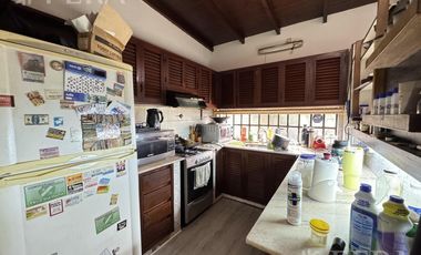 Venta casa 5 ambientes con cochera y quincho en Wilde