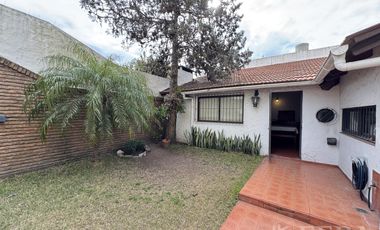 Venta casa 5 ambientes con cochera y quincho en Wilde