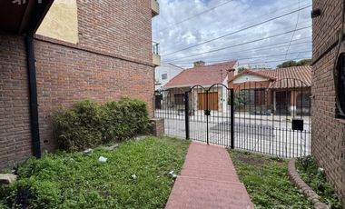 Venta casa 5 ambientes con cochera y quincho en Wilde