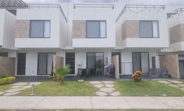 Casa en Venta o Renta con 3 Habitaciones, Alberca y Amenidades en Xochitepec