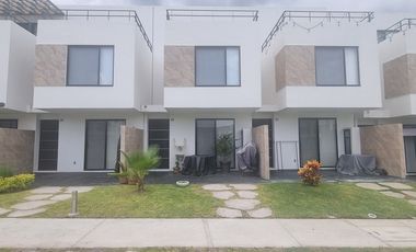 Casa en Venta con 3 Habitaciones, Alberca y Amenidades en Xochitepec, Mor.