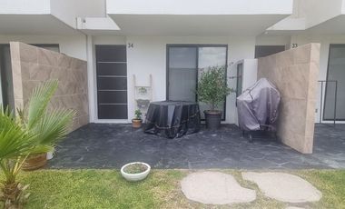 Casa en Venta o Renta con 3 Habitaciones, Alberca y Amenidades en Xochitepec