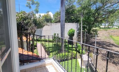 Casa Amueblada en Renta con 3 Habitaciones, Terraza y Alberca en Xochitepec
