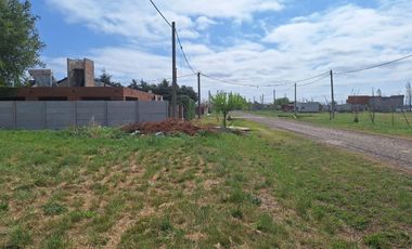 Venta terreno Funes Town