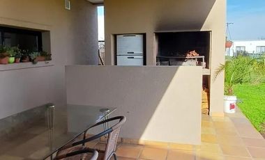 Casa en venta - 4 Dormitorios 4 Baños - Escobar