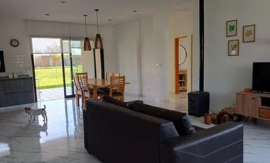 Casa en venta - 4 Dormitorios 4 Baños - Escobar