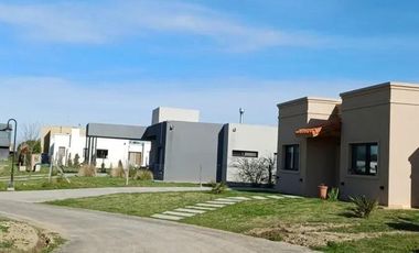 Casa en venta - 4 Dormitorios 4 Baños - Escobar