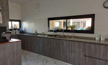 Casa en venta - 4 Dormitorios 4 Baños - Escobar