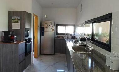 Casa en venta - 4 Dormitorios 4 Baños - Escobar