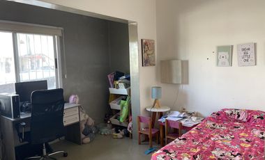 MB Ph en 1er Piso. al frente 4 Ambientes mas terraza. A 1 cuadra Estación José Marmol