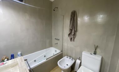 MB Ph en 1er Piso. al frente 4 Ambientes mas terraza. A 1 cuadra Estación José Marmol