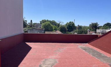 MB Ph en 1er Piso. al frente 4 Ambientes mas terraza. A 1 cuadra Estación José Marmol