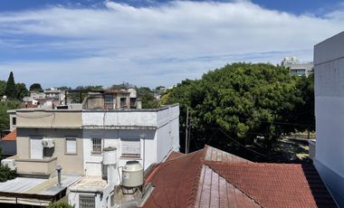 MB Ph en 1er Piso. al frente 4 Ambientes mas terraza. A 1 cuadra Estación José Marmol